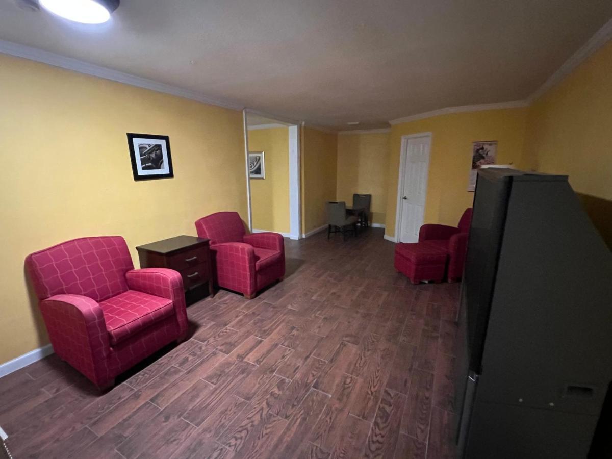 Dragon Inn & Suites Fayette 외부 사진